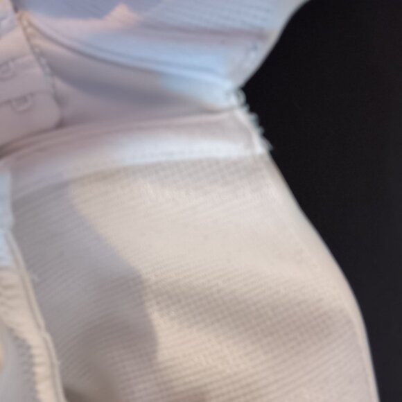 Women's BARELY BREEZIES WHITE 38D BRA - Picture 5 of 6